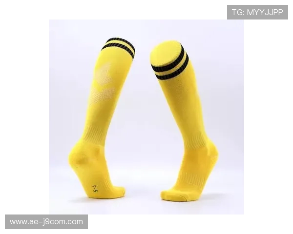 双层吸汗足球袜护套全面提升运动舒适性与耐用保护综合体验表现力